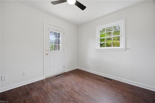 8 Oneal Ct, Portsmouth, VA 23701
