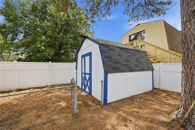8 Oneal Ct, Portsmouth, VA 23701