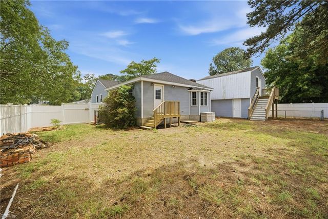 8 Oneal Ct, Portsmouth, VA 23701