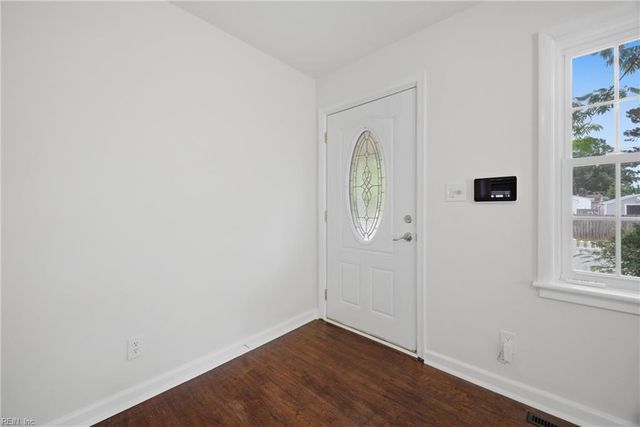 8 Oneal Ct, Portsmouth, VA 23701