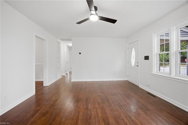 8 Oneal Ct, Portsmouth, VA 23701