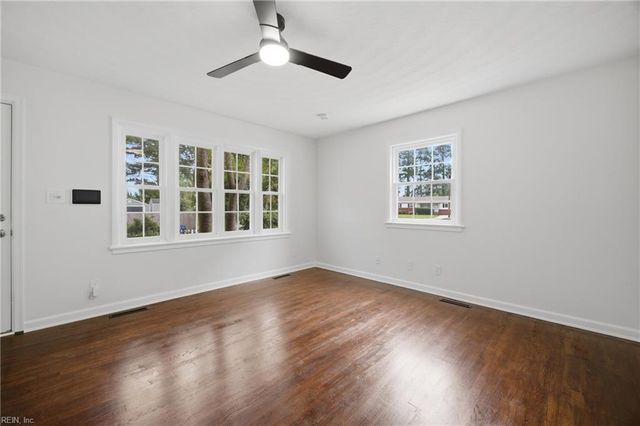 8 Oneal Ct, Portsmouth, VA 23701