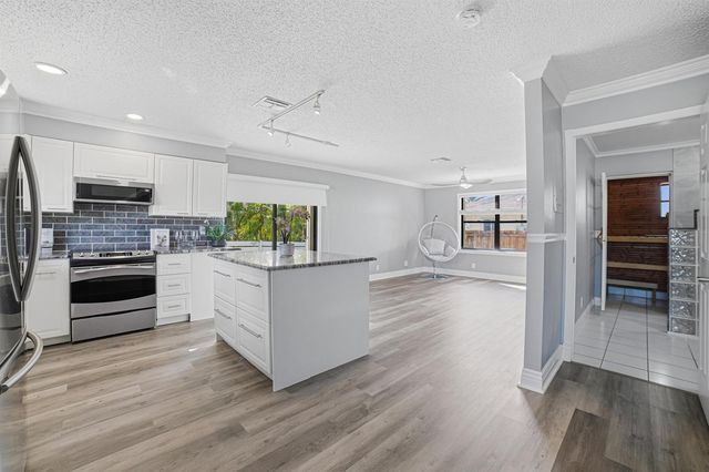 324 W Pine Street 11, Lantana, FL 33462