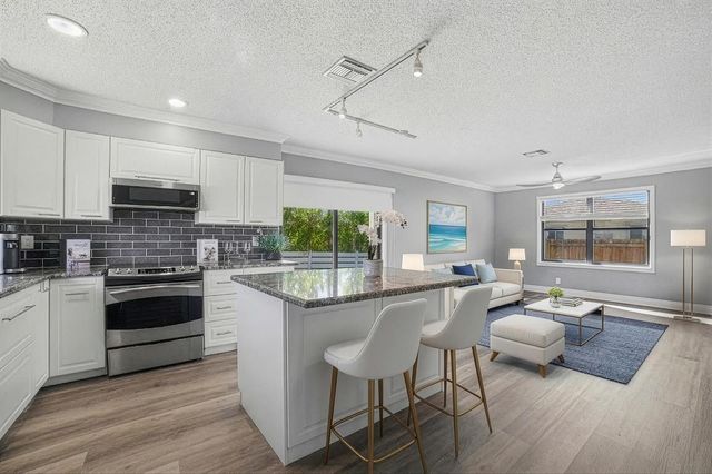 324 W Pine Street 11, Lantana, FL 33462