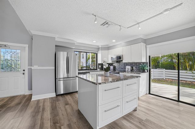 324 W Pine Street 11, Lantana, FL 33462