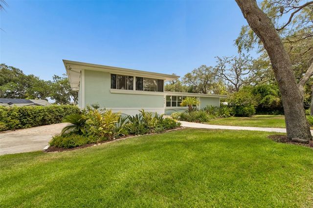 904 BAYSHORE DRIVE, Tarpon Springs, FL 34689