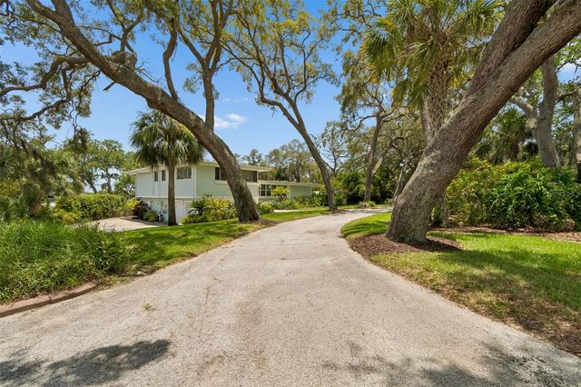 904 BAYSHORE DRIVE, Tarpon Springs, FL 34689