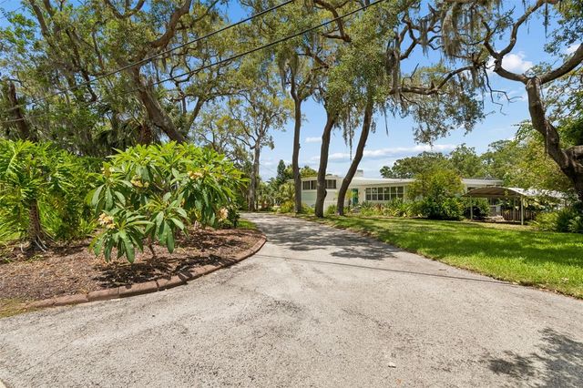 904 BAYSHORE DRIVE, Tarpon Springs, FL 34689