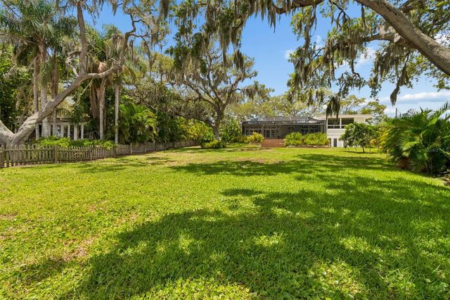 904 BAYSHORE DRIVE, Tarpon Springs, FL 34689