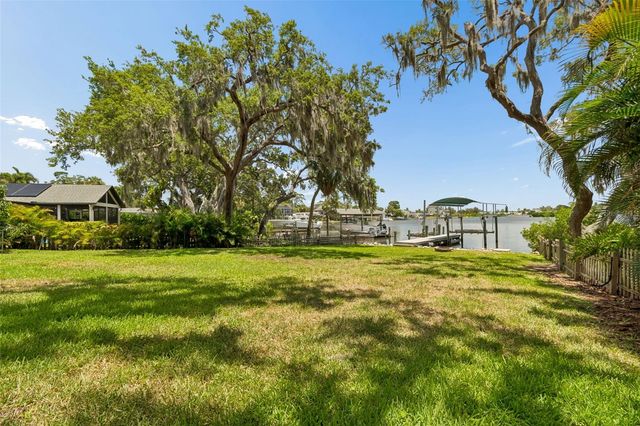904 BAYSHORE DRIVE, Tarpon Springs, FL 34689