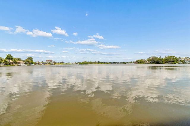 904 BAYSHORE DRIVE, Tarpon Springs, FL 34689
