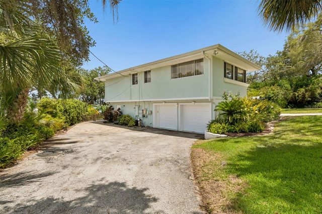 904 BAYSHORE DRIVE, Tarpon Springs, FL 34689