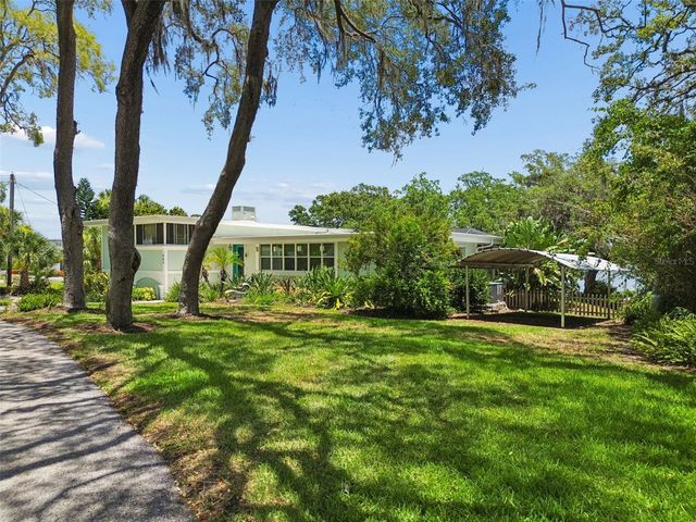 904 BAYSHORE DRIVE, Tarpon Springs, FL 34689