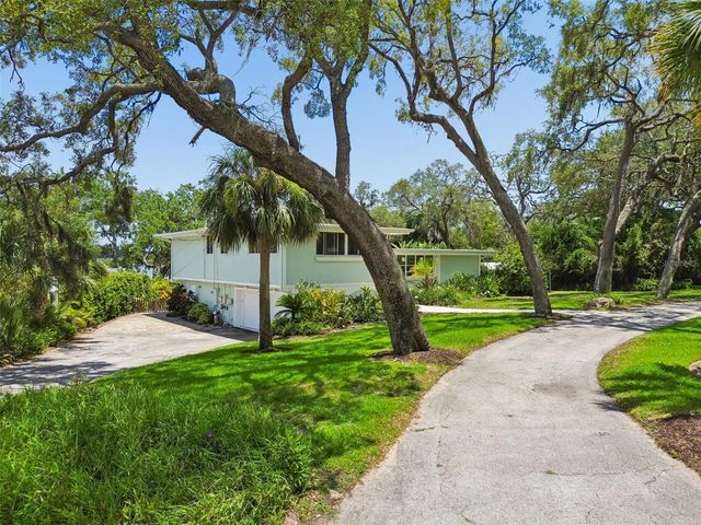 904 BAYSHORE DRIVE, Tarpon Springs, FL 34689