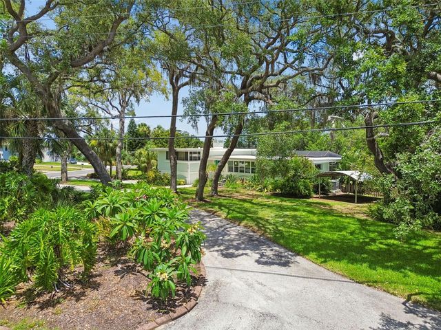 904 BAYSHORE DRIVE, Tarpon Springs, FL 34689
