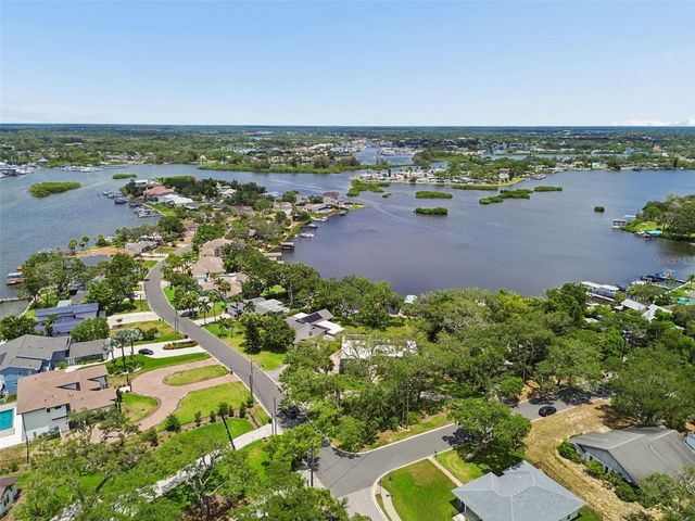 904 BAYSHORE DRIVE, Tarpon Springs, FL 34689