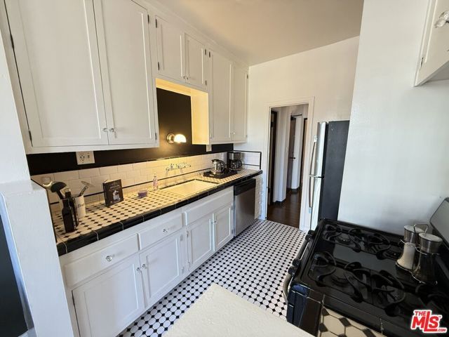 640 S Bronson Avenue 107, Los Angeles, CA 90010