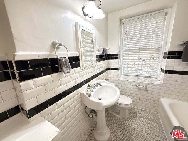 640 S Bronson Avenue 107, Los Angeles, CA 90010