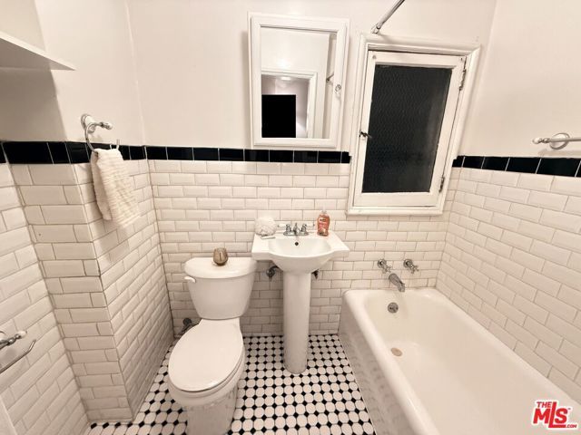 640 S Bronson Avenue 107, Los Angeles, CA 90010