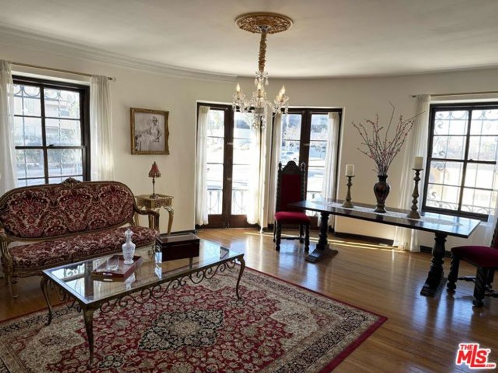 640 S Bronson Avenue 107, Los Angeles, CA 90010