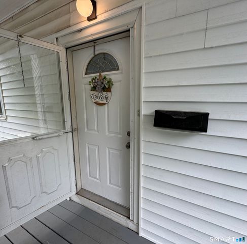 10 Center Street, Windsor Locks, CT 06096