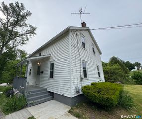 10 Center Street, Windsor Locks, CT 06096