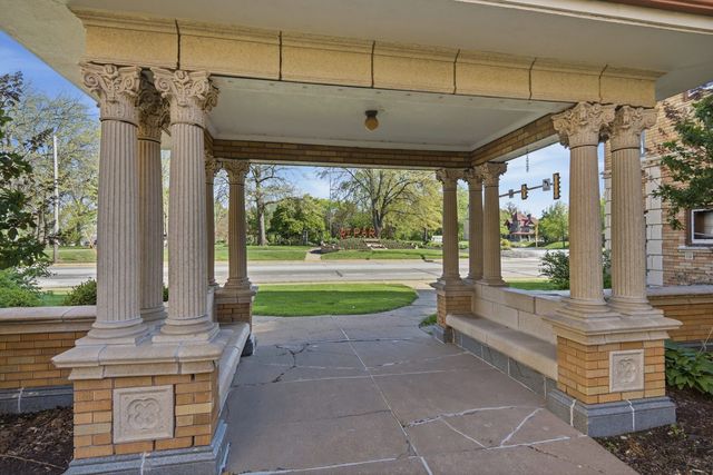 1622 18TH Avenue 24, Rock Island, IL 61201