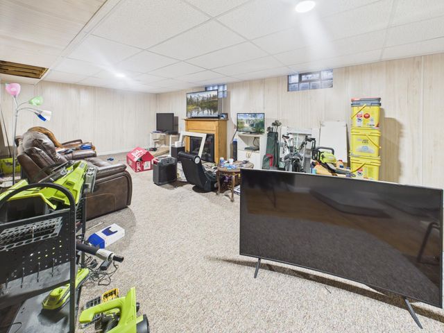 543 5th Avenue NE, Melrose, MN 56352