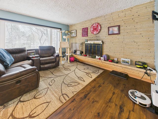 543 5th Avenue NE, Melrose, MN 56352