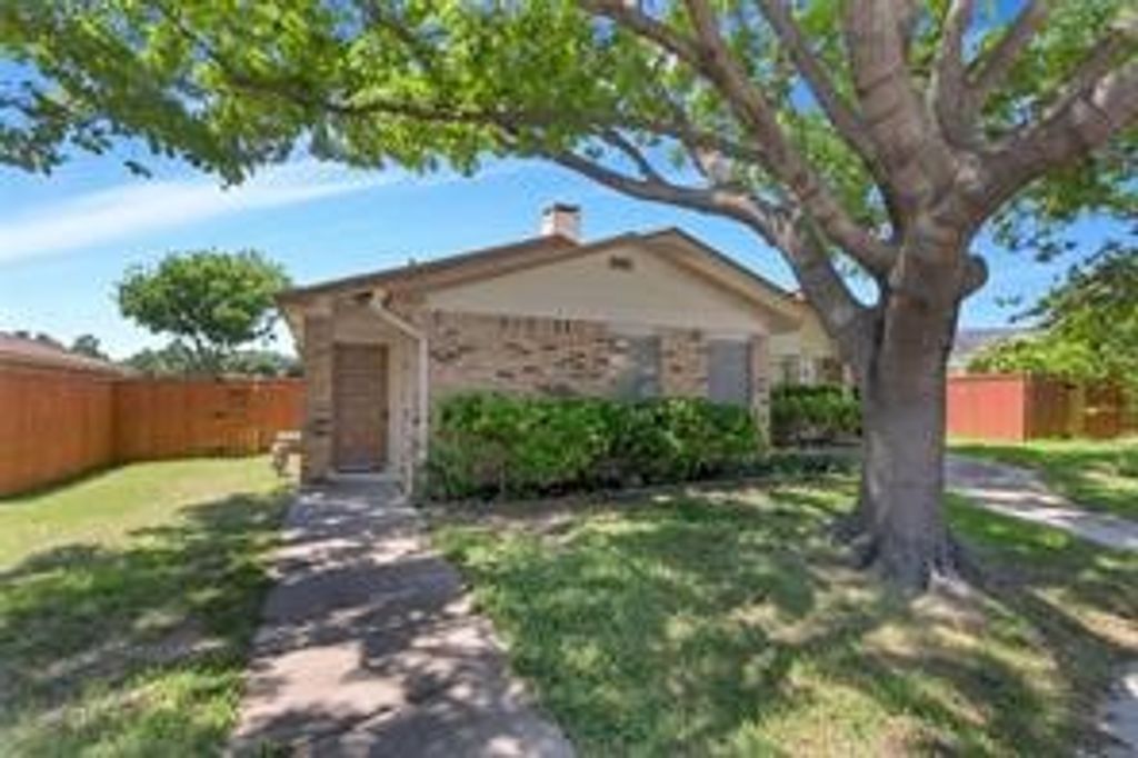 2221 Jackson Circle, Carrollton, TX 75006
