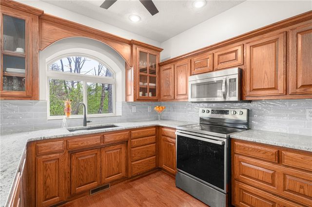 310 Laurinda Drive, Bentonville, AR 72712