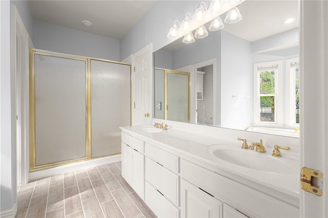 310 Laurinda Drive, Bentonville, AR 72712