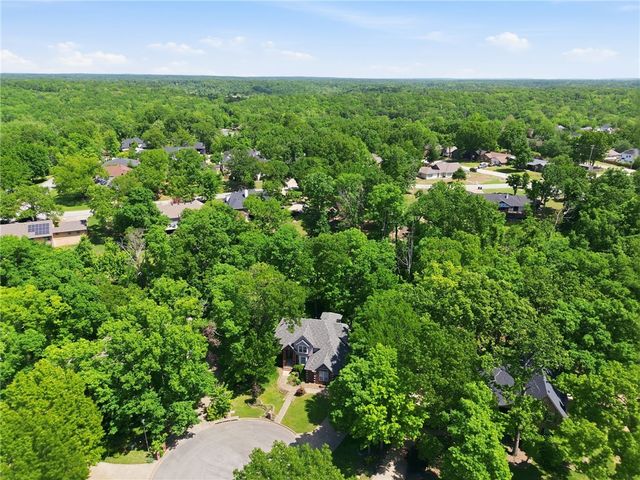310 Laurinda Drive, Bentonville, AR 72712