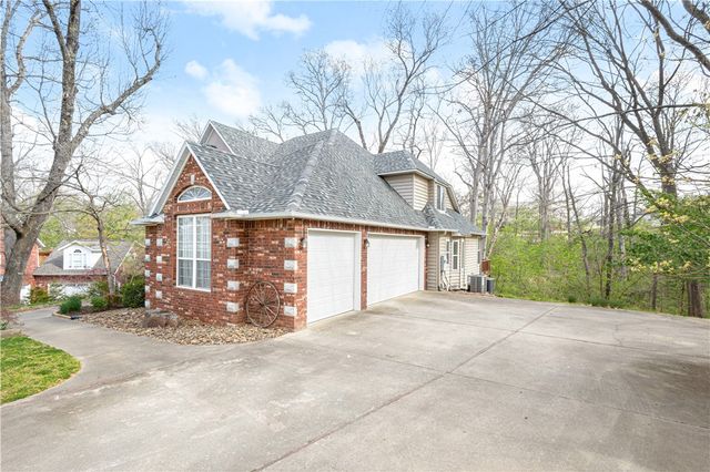 310 Laurinda Drive, Bentonville, AR 72712