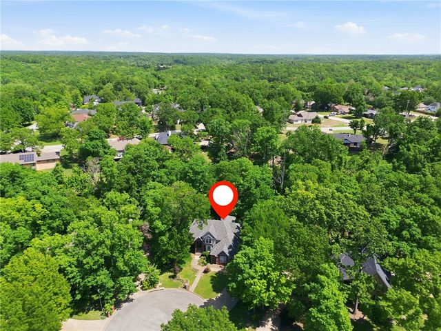 310 Laurinda Drive, Bentonville, AR 72712