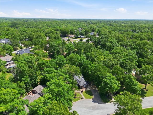 310 Laurinda Drive, Bentonville, AR 72712