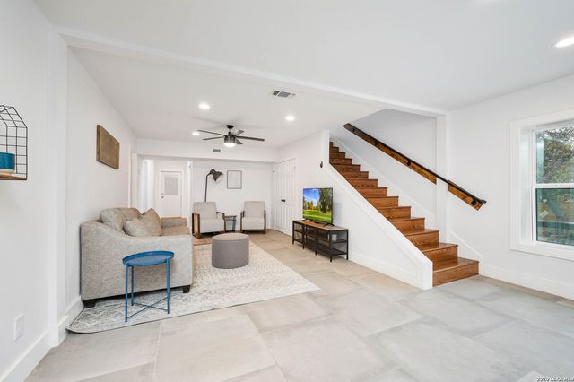 519 Glenn Dr, Canyon Lake, TX 78133