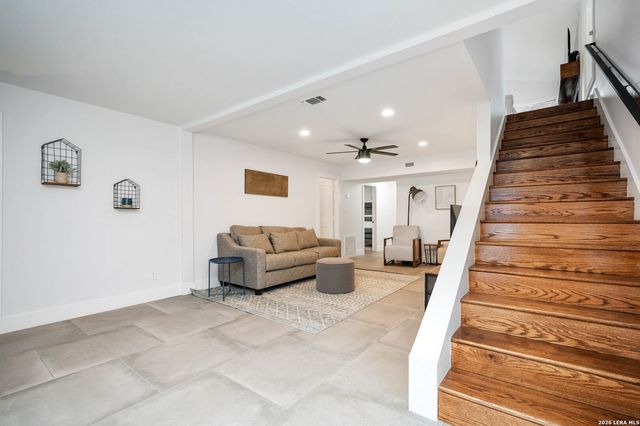 519 Glenn Dr, Canyon Lake, TX 78133