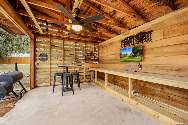 519 Glenn Dr, Canyon Lake, TX 78133