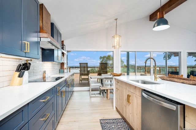 519 Glenn Dr, Canyon Lake, TX 78133