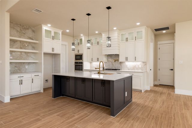 544 High Tower Lane, Granbury, TX 76049