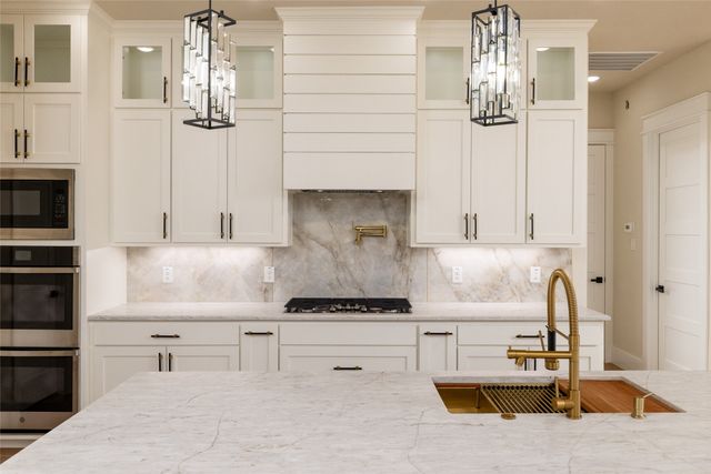 544 High Tower Lane, Granbury, TX 76049