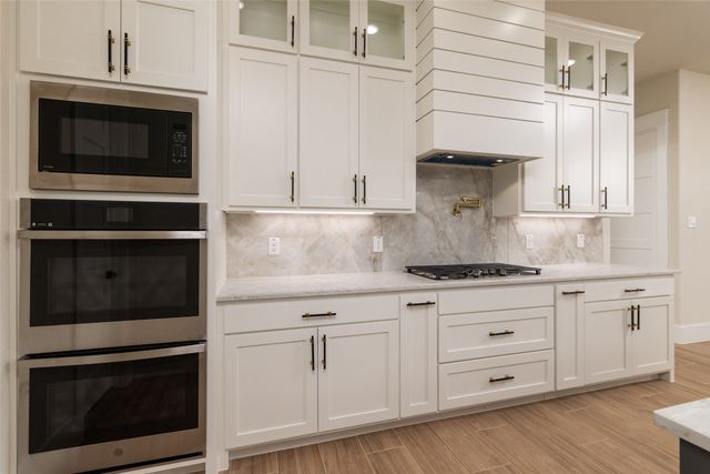 544 High Tower Lane, Granbury, TX 76049