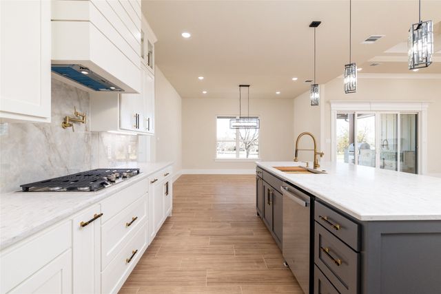 544 High Tower Lane, Granbury, TX 76049