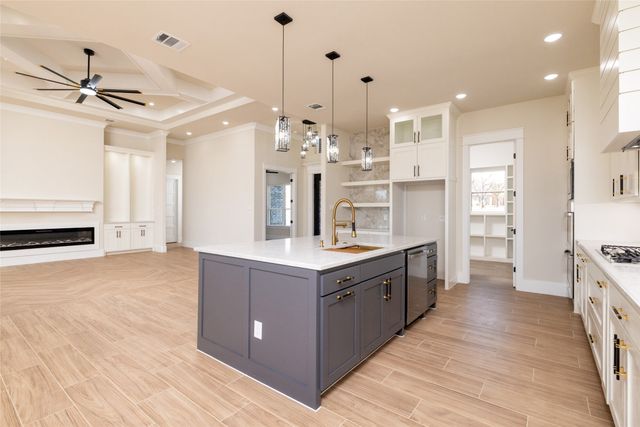 544 High Tower Lane, Granbury, TX 76049