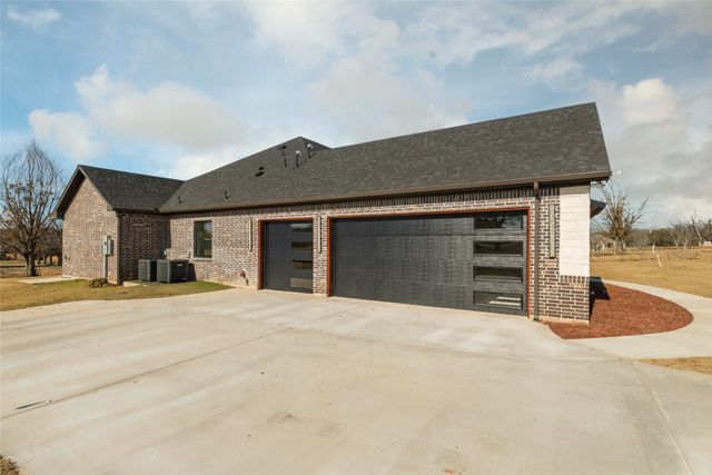 544 High Tower Lane, Granbury, TX 76049