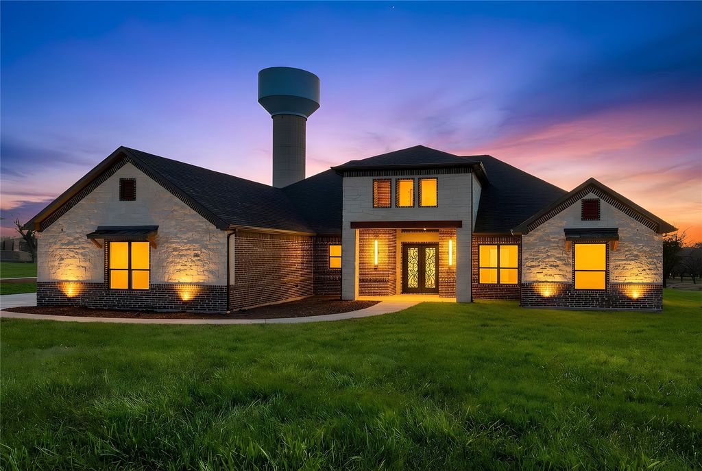 544 High Tower Lane, Granbury, TX 76049