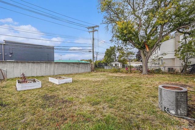 29229 Van Laan Drive, Warren, MI 48092