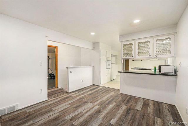 29229 Van Laan Drive, Warren, MI 48092