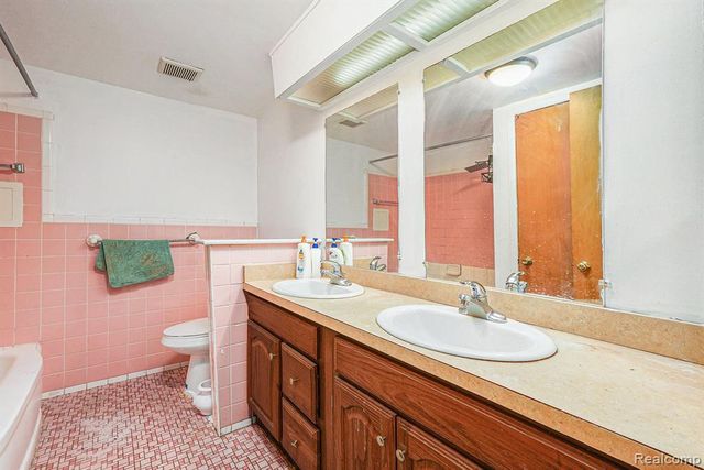 29229 Van Laan Drive, Warren, MI 48092